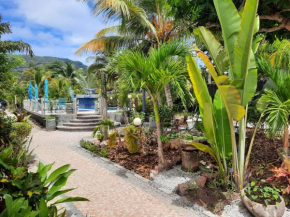 Отель Cabanes Des Anges  La Digue
